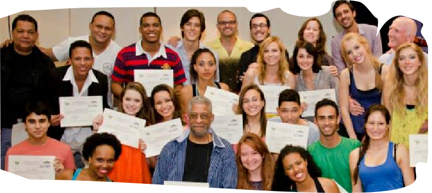 Participantes e professores do CAT RIO 2013 com seus certificados.